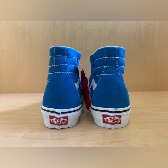 Vans - Picture 10 of 15